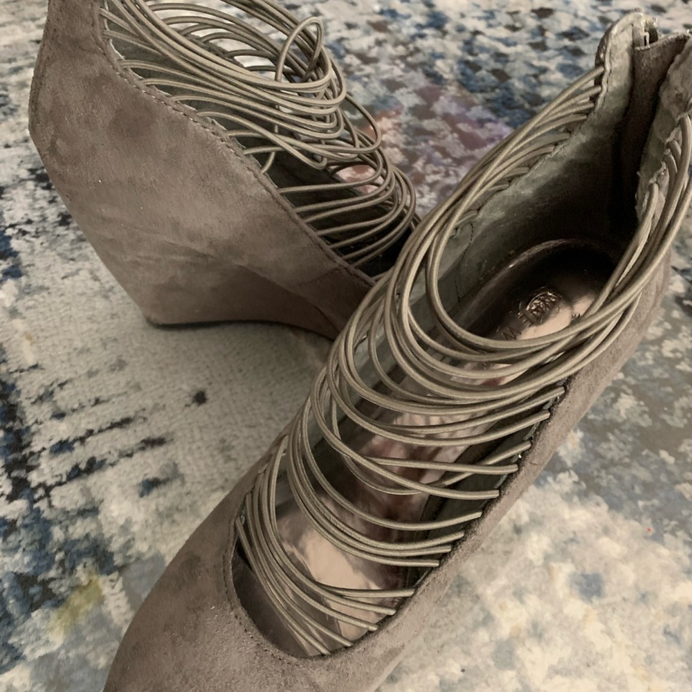 Shoes - Picture 6 of 9